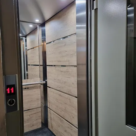 Mocartov Kutak - Sarmantan Dvosoban Stan U Sirem Centru Nisa Nis
